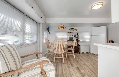 Cutthroat Harbor Estates Maison | JUDY'S PLACE ~ 2 Bedroom, 1 Bathroom Home in Venture Out Community!