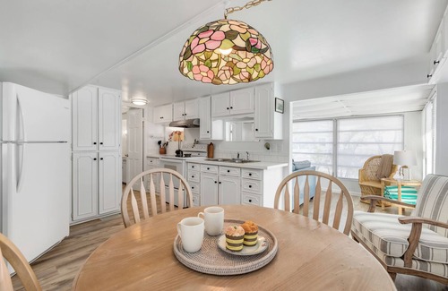 Cutthroat Harbor Estates Maison | JUDY'S PLACE ~ 2 Bedroom, 1 Bathroom Home in Venture Out Community!