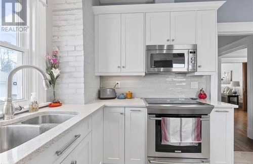 Thorold Maison | Juju’s house - Modern Vintage Rental unit at downtown Thorold