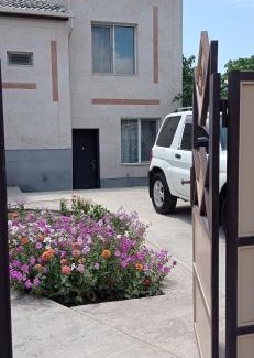 Vagharshapat Appartement | Julia's Place - Apartment, Garden & BBQ