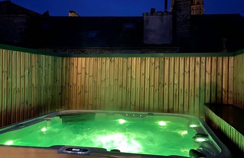 Landerneau Maison | Magnifique maison de ville avec spa , vue rivière, garage. Proche mer