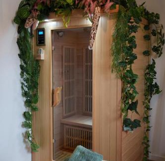 Epernay Appartement | Jungle Évasion, Épernay - Jacuzzi & Sauna