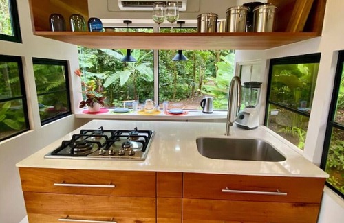 Savegre Maison | Jungle Bus, 5 min drive PlayaLinda, 15 x Dominical, Wifi Starlink