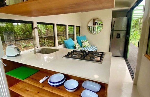 Savegre Maison | Jungle Bus, 5 min drive PlayaLinda, 15 x Dominical, Wifi Starlink