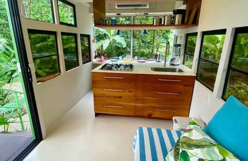 Savegre Maison | Jungle Bus, 5 min drive PlayaLinda, 15 x Dominical, Wifi Starlink