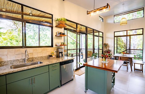 Uvita Maison | Jungle Oasis in Uvita: Mountain Views, Near Beach & National Park Adventure!