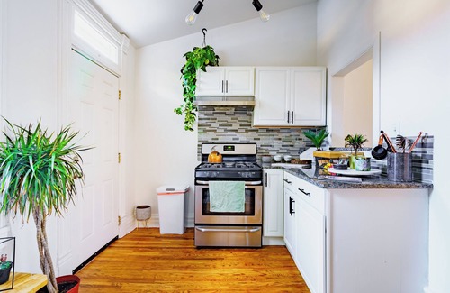 Victorian Village Maison | Jungle Fever