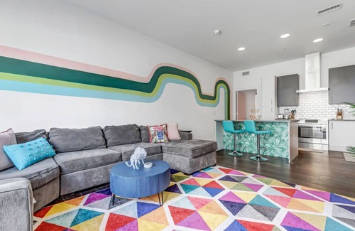 Five Points Copropriété | Jungle House: 2 Bed Condo w/parking & Patio
