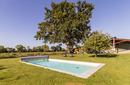 Port-Saint-Pere Cottage | Studio Jungle avec terrasse et piscine chauffée près de Nantes