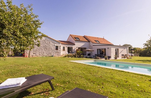 Port-Saint-Pere Cottage | Studio Jungle avec terrasse et piscine chauffée près de Nantes