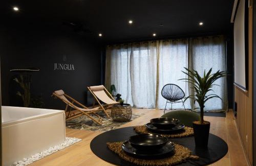 Prefecture Appartement | Junglia Suite - Spa & Ciné