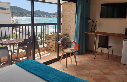 Les Lecques Hôtel | Suite Junior-Confort-Salle de bain-Balcon