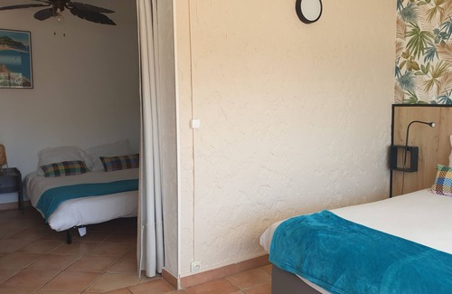 Les Lecques Hôtel | Suite Junior-Confort-Salle de bain-Balcon