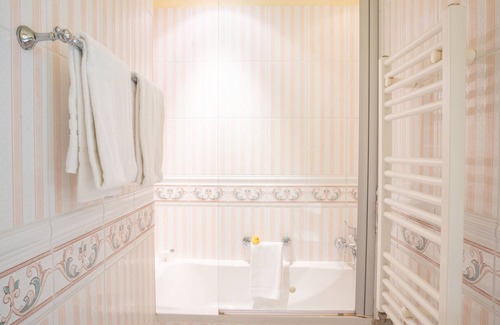 Binz Station Balnéaire | Junior Suite Meerseite - Rugard Thermal Strandhotel 4 Sterne Superior