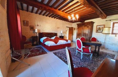 Crepon Appartement | Junior Suite Triple PMR Résidentielle avec cuisine au Manoir de Mathan à Crépon 5mn d'Arromanches et 10 mn de Bayeux