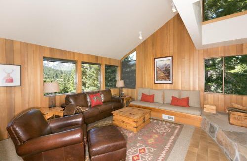 Alpine Meadows Maison | Juniper at Alpine - Private Hot tub, Pet Friendly & Free Shuttle to Slopes
