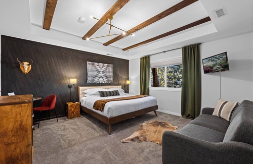 North Central Evergreen Maison | Juniper Mountain House