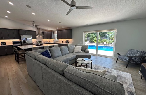 Eastview Manor Maison | Jupiter Heated Pool/Spa Luxury Home with Private Oasis