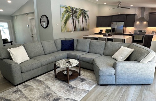 Eastview Manor Maison | Jupiter Heated Pool/Spa Luxury Home with Private Oasis