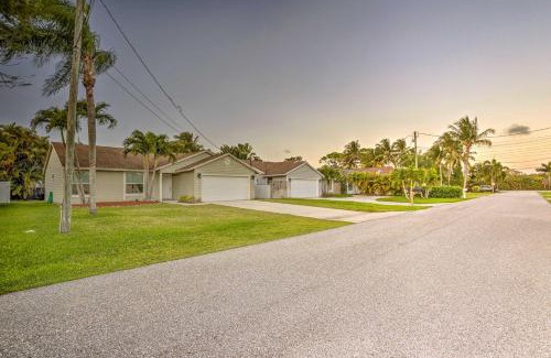 North Palm Beach Heights Maison | Jupiter Home with Patio and Grill about 6 Mi to Beach!