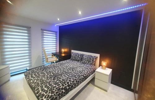 Forest Fields Appartement | Jupiter Lux Spacious Terrace & Free Parking