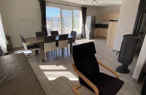 Marigny Maison | JURA - Lac de Chalain - Maison Récente avec Piscine Normes PMR 6 Personnes