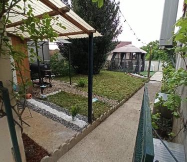Rotalier Maison | JURA - Maison de village entière avec piscine