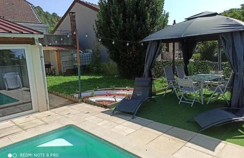 Rotalier Maison | JURA - Maison de village entière avec piscine