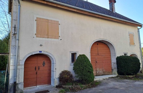 Mouthe Maison | Maison jurassienne avec jardin au calme plein centre du village de mouthe