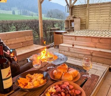 Rebeuvelier Chalet De Ski | Juralodgespa Détente avec jacuzzi et vue