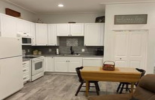 Easley Maison | Just 16 miles from Clemson & 12 miles from downtown Greenville.