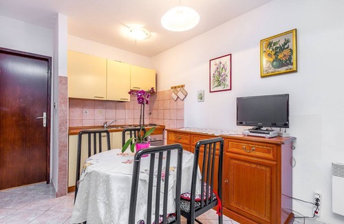 Barbariga Appartement | A seulement 200 mètres de la plage de galets avec vue sur la mer
