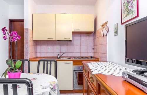 Barbariga Appartement | A seulement 200 mètres de la plage de galets avec vue sur la mer