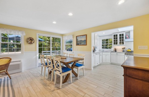 Biddeford Pool Maison | Just a Short Stroll to the Beach, Large 4 BR Home