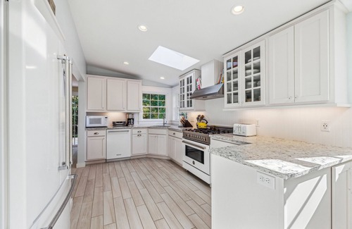 Biddeford Pool Maison | Just a Short Stroll to the Beach, Large 4 BR Home