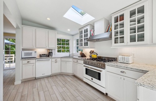 Biddeford Pool Maison | Just a Short Stroll to the Beach, Large 4 BR Home