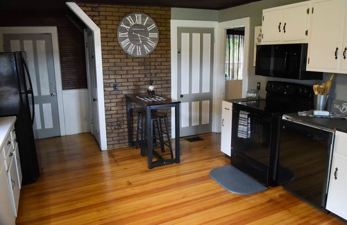West Winfield Autre | "Just a Old Farm House" est une maison de campagne confortable.