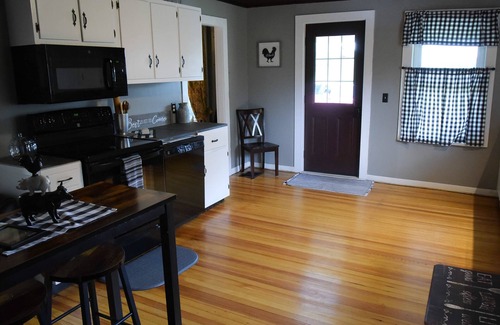 West Winfield Autre | "Just a Old Farm House" est une maison de campagne confortable.