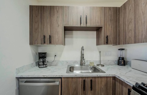 Tucson Appartement | Just down the street from the University of Arizona this 1 bedroom 1 bathroom is fully remodeled with your own dedicated electric vehicle charger .
