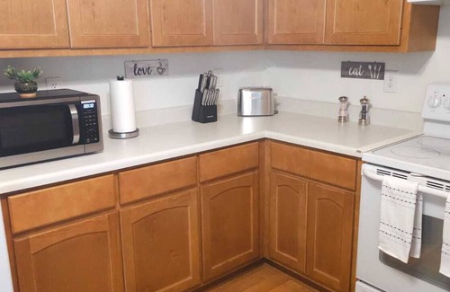 Madison Maison | Just Like Home 3-bedroom house in wonderful Madison/ Pet-Friendly