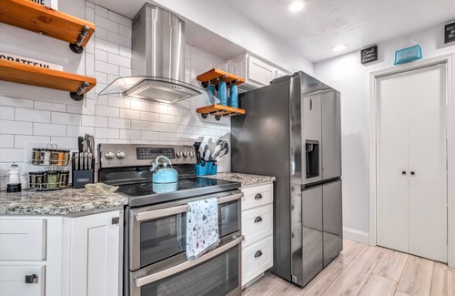 Oklahoma City Maison | Just Like Home #8-OKC; Swimming, Billiards & Spacious. Close to Lake Hefner, etc