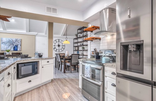 Oklahoma City Maison | Just Like Home #8-OKC; Swimming, Billiards & Spacious. Close to Lake Hefner, etc