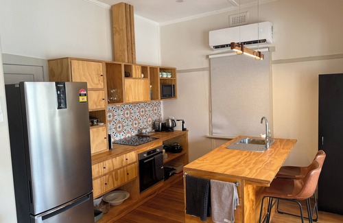 Lake Wendouree Maison | Just off the beautiful Lake Wendouree, fully fenced, dog friendly, air cond
