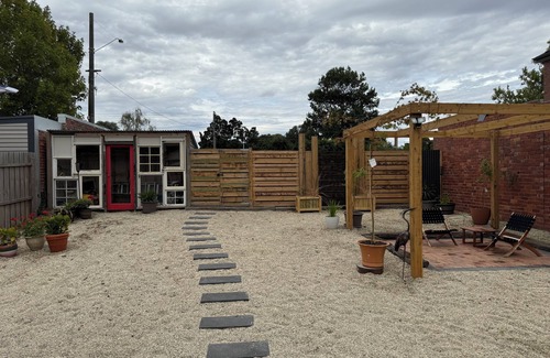 Lake Wendouree Maison | Just off the beautiful Lake Wendouree, fully fenced, dog friendly, air cond