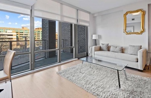 NoMa Maison | Just one block from Metro! Desk, Free Wi-Fi & Full Gym | Noma, DC