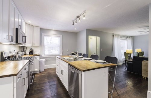 Cleveland Heights Maison | JUSTE REMODELED haut en bas - maître lit / salle de bain à l'étage principal!