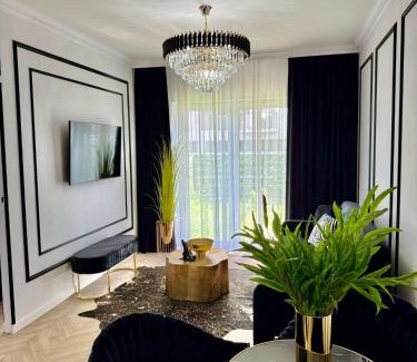 Grunwald Appartement | Just Unique black