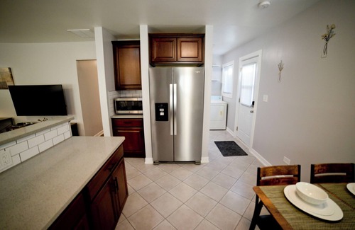 Burbank Maison | Just Updated! Charming 3-bedroom 25 Minutes from Downtown Chicago!