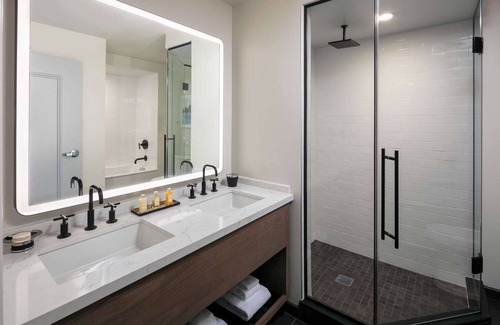 Downtown Chicago Station Balnéaire | Just What You Were Looking For! Near Chicago Tribune Tower, Pets are Allowed