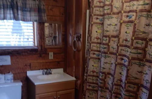 Weatherford Cabine | Just What You Were Looking For! Full Kitchen, Outdoor Pool, Free Parking